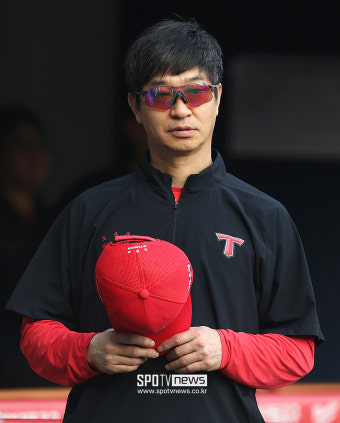 [포토S] 경기 준비하는 김종국 감독