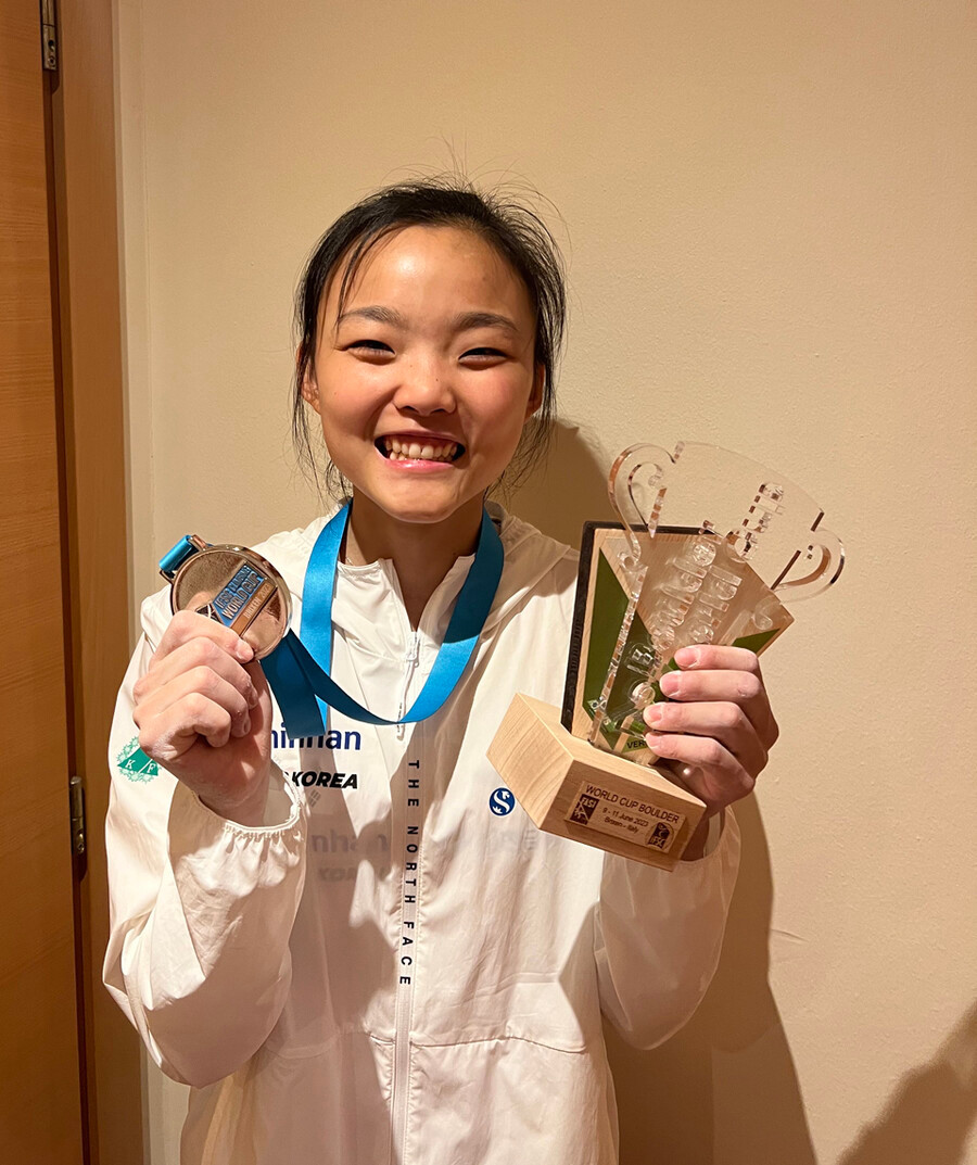 서채현, 2025 IFSC 스포츠클라이밍 월드컵 3차 대회서 은메달 획득, 2회 연속 시상대 오르며 한국 여자 스포츠클라이밍 선수들의 높은 성과 이끌어내며 주목 받아