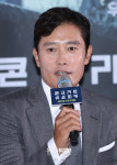 콘크리트 유토피아 이병헌 영화에서 아파트 하나 빼고 다 무너졌다고 하니 주변에서 어느 시공사냐고