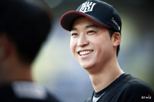 [수원 게임노트] 황재균 결승타+엄상백 QS+kt, SSG 시리즈 스윕…6연승 휘파람