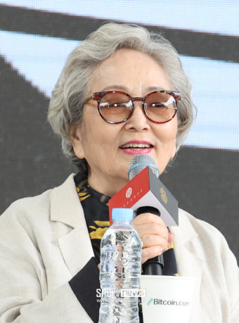 [포토S] 인사말 하는 김영옥