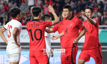 [포토S] 김민재, 환상적인 헤딩슛!