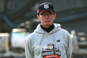 [포토S] 이강철 감독, '2차전은 승리로'