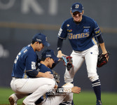 [포토S] 서호철-박민우, 김주원 최고야