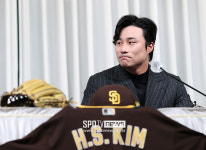 김하성 트레이드 불가, SD 스타 극찬하더니…왜 또 트레이드설 꺼낼까