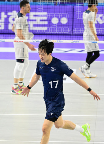 '임동혁 28점 날았다' 대한항공, 외인 무득점에도 선두 우리카드 3-0 격침