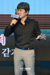[포토]바카다로우 열창하는 다나카, 부장님 3차 노래방 포스