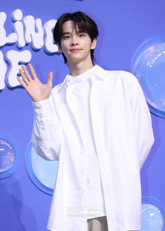 [포토S] 투어스 신유, '잘생겼다'