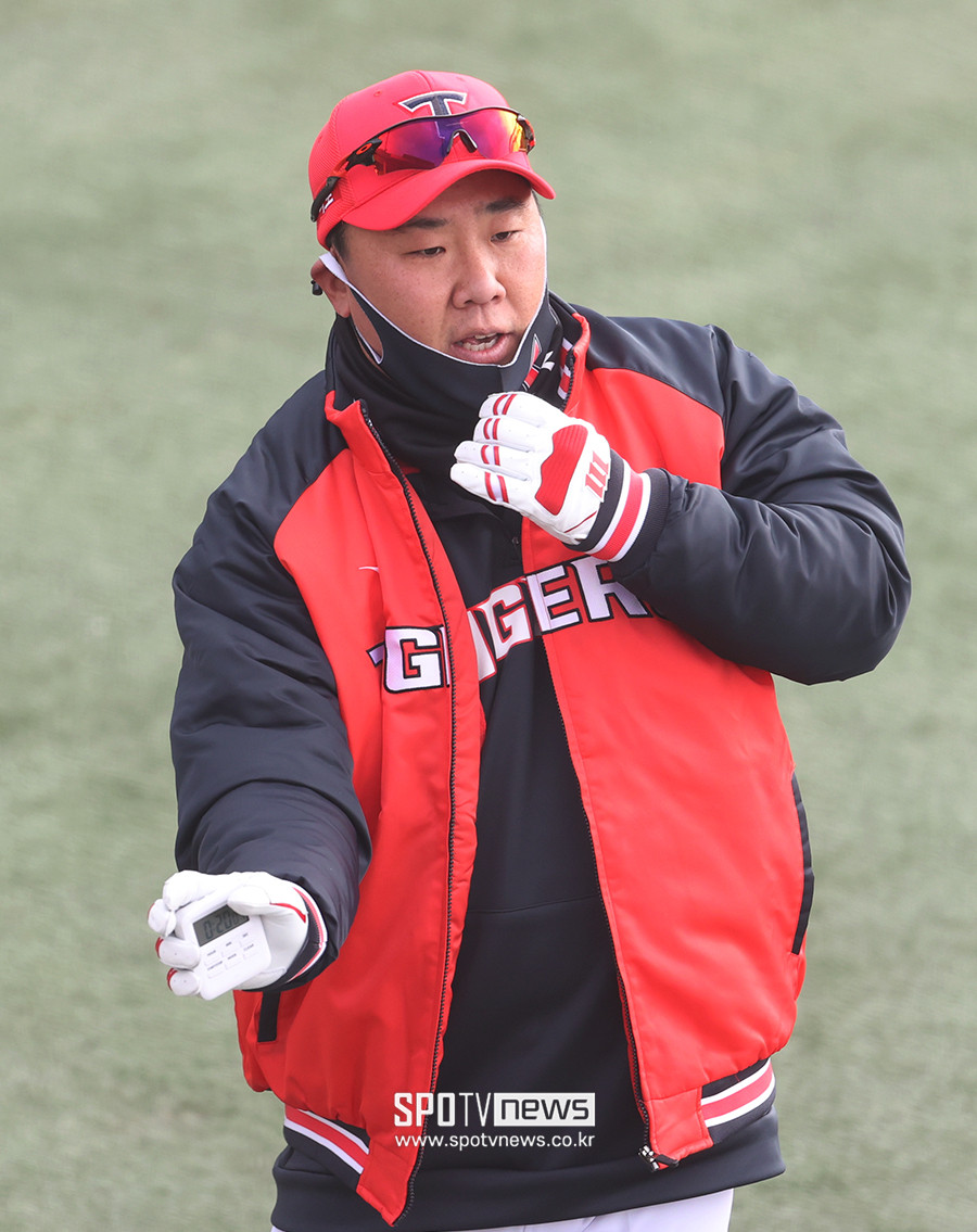 한국체육기자연맹, 올해의 지도자는 KIA 이범호 감독·올해의 선수는 김우민 선수로 선정