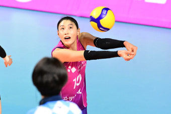 '미쳤다' 김연경, 또 새 역사 썼다…역대 최다 8회 수상, 임동혁과 5라운드 MVP 선정