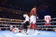 괴물 같던 은가누, 생애 첫 실신 KO패…조슈아 강펀치에 대(大)자로 누웠다