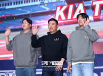 [포토S] 이범호 감독, '정해영-이의리와 함께'