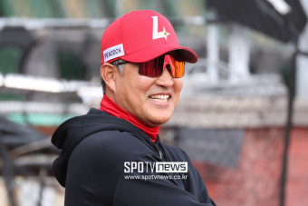 [포토S] 미소 짓는 이숭용 감독