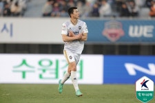리그 3위로 떨어진 울산…김천, 우승후보 제치고 '깜짝 1위 등극' (종합)