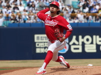 세상에 이런 일이… SSG 더거 KBO 역대 세 번째 14실점 불명예, 삼성 패트릭 이후 처음
