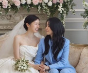김옥빈, 동생 채서진 결혼 눈물의 축사 둘이 힘 합쳐 내 신랑 찾아줘