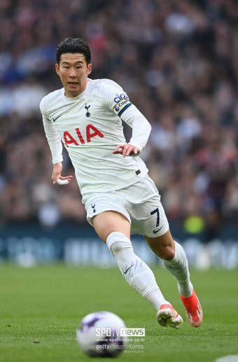 [PL 라인업] 손흥민, 'EPL 300경기 출전' 대기록 완성…리버풀 원정 'SON톱' 선발-토트넘 라인업 발표