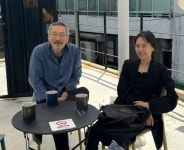 김민희, 흰머리 수북 충격 비주얼…홍상수 감독과 9년째 굳건한 '불륜'[이슈S]