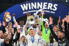 박수 칠 때 떠난다 레알 유니폼 벗는 크로스 챔스 우승만 6번, 미친 일이다