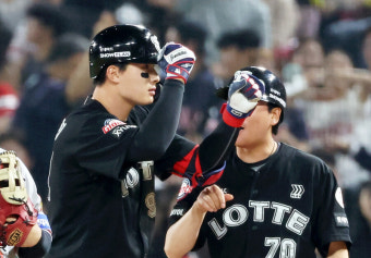 한현희 선발 복귀승+윤동희 4타점 대활약… 롯데, 나사 풀린 KIA 꺾고 3연승 질주 [광주 게임노트]