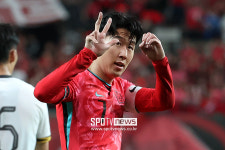 [포토S] 중국 팬 도발에 손으로 3-0 그린 손흥민