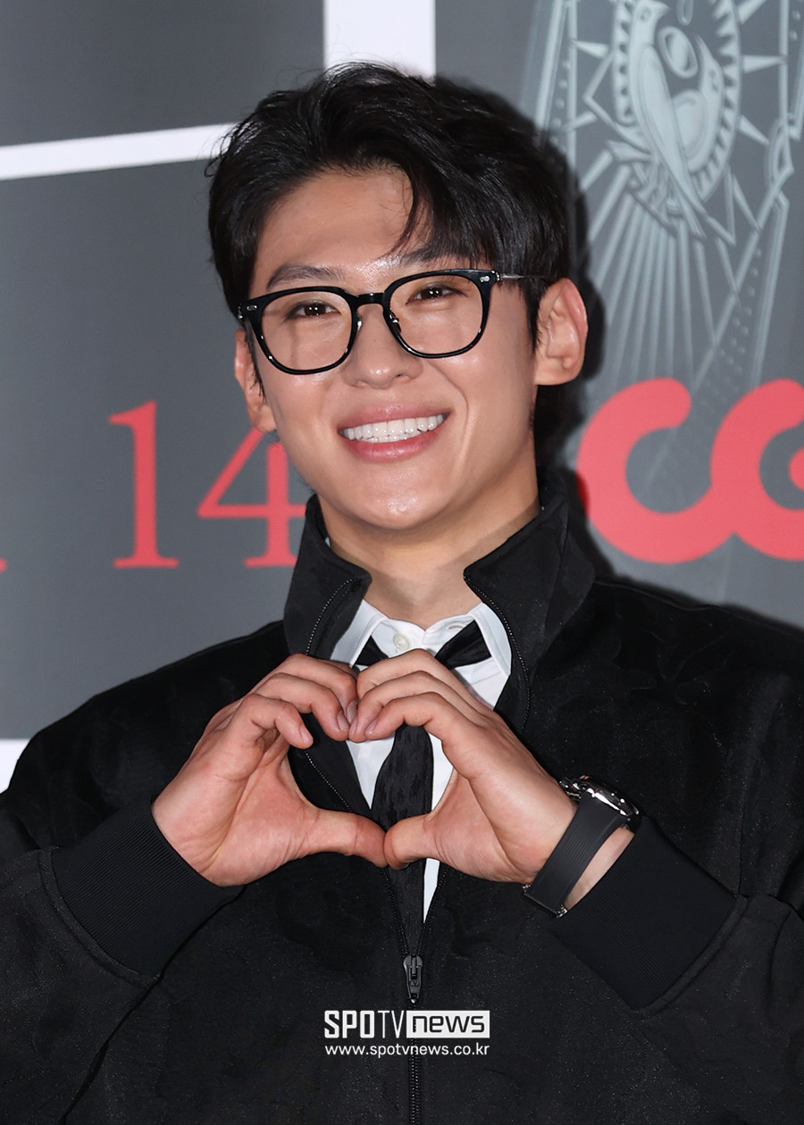 냉장고를 부탁해 출연 덱스, 셰프 최현석과의 팔씨름 대결로 논란 일으키며 자존심 상실