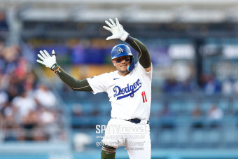 다저스 MVP 이탈 울상?…美, 36살 베테랑 '23승무패' 기적 주목한다