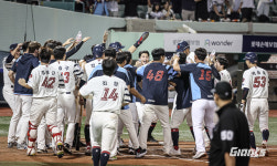 '레이예스 연장 10회 끝내기 만루홈런' 롯데, 또 두산 잡았다…두산 3연패 수렁 [울산 게임노트]