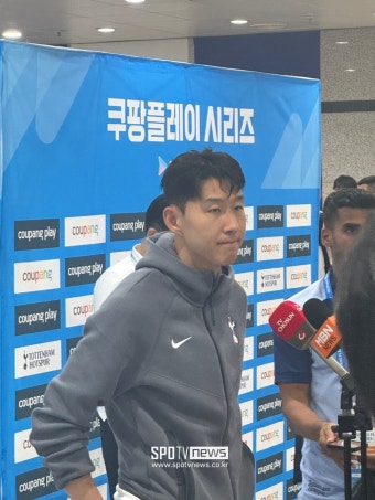 [SPO 현장] 양민혁 어깨 툭툭치며 직접 격려한 손흥민 