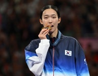 김유진, 세계랭킹 1·2·4·5위 다 꺾고 금메달…태권도 종주국의 화려한 부활 [올림픽 NOW]