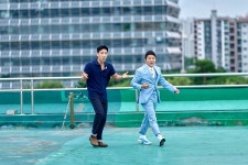 '1박 2일' 조세호·이준, 첫 녹화부터 등산+입수…데뷔전 만만치 않네