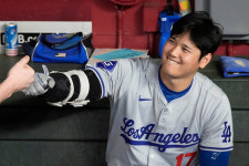 더 최상급 표현 없는데 美 열광, 오타니 ML 역대 최초 대기록 조짐…52홈런-51도루 페이스다