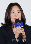 [포토S] 인사말 하는 이언희 감독