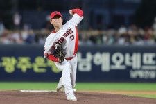 김도영 38호 홈런-40호 도루+역대 득점 신기록, 윤도현 맹타… KIA, 삼성 꺾고 구단 최다승까지 -3 [광주 게임노트]