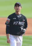 [포토S] 김민수, 무사 1,2루 위기