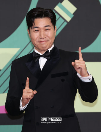 김종민, 11살 연하 여친=사업가…최초 공개에 최진혁·임원희 