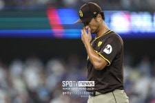 오타니 침묵? 158㎞ 야마모토 부활! 다저스 3년 만에 NLCS 진출…24이닝 무득점 SD, 다르빗슈 울었다