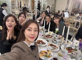 레인보우 우정 빛났다…정윤혜안재민 결혼식에 '완전체 출동'