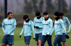 충격의 나폴리 이적설 손흥민, 머리 터지겠다…부주장 복귀→애착 인형이 부상자 대열에 합류