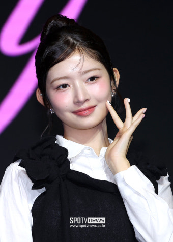 [포토S] 아이브 레이, '콩순이의 볼 콕'