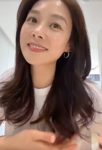 강경준 품은 장신영, 쇼 호스트 도전·방송 복귀 성공에 한층 밝은 미소