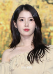 봄의 여신 아이유, 제주도 유채꽃보다 화사한 미모