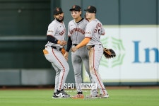 파워 장착한 이정후, 2루타 머신됐다…3경기 연속 2루타→SF 노림수 통했다