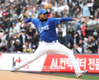 [포토S] 역투하는 삼성 선발 레예스