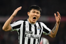 김민재 초대박! 세계에서 가장 인기 있는 수비수 이번에는 오일 머니 뉴캐슬이 부른다...에이전트와 만남 가져