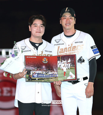 [포토S] 은퇴식 하는 추신수, '김광현과 함께'