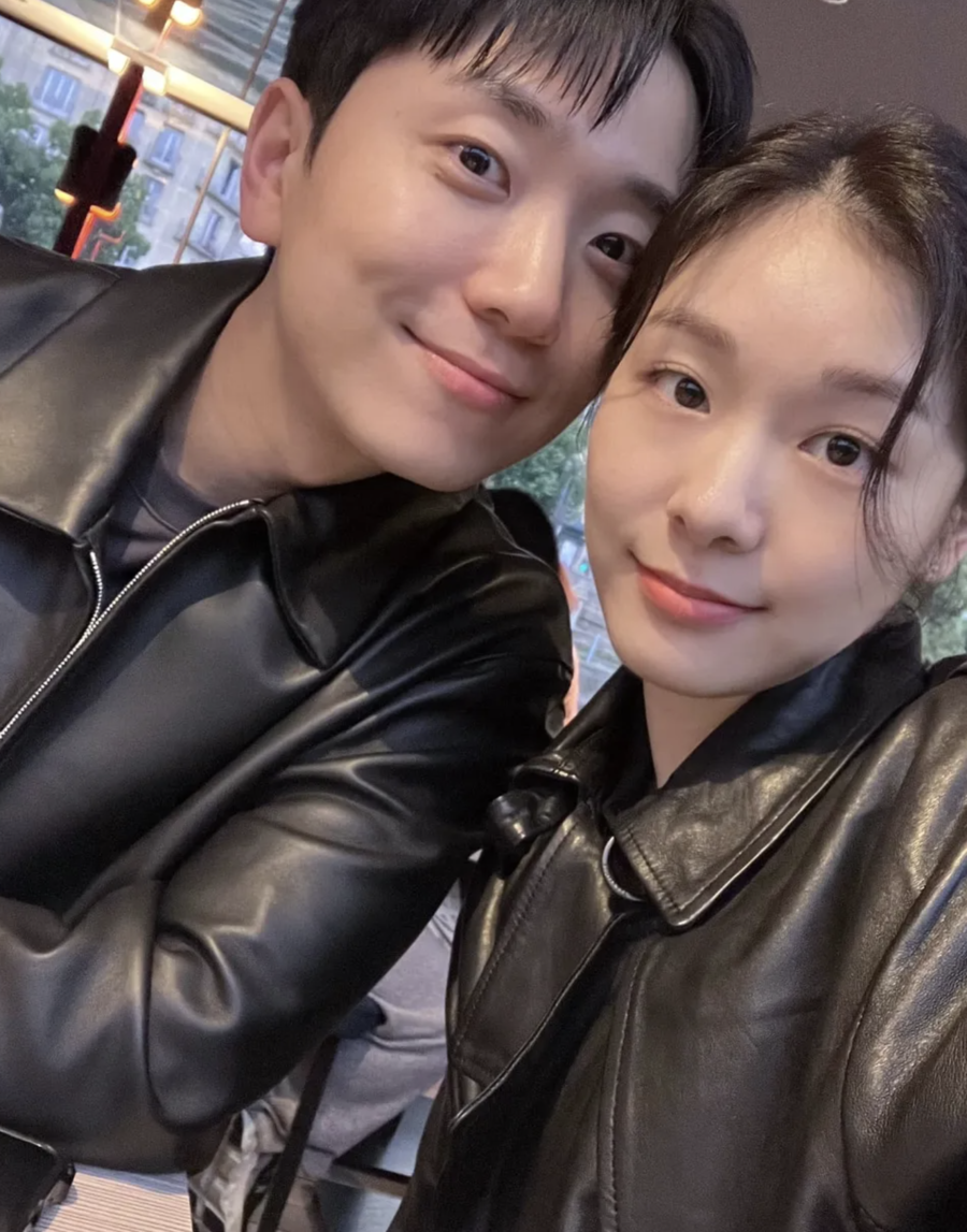 김연아와 고우림, 프랑스 파리 여행으로 행복한 부부의 모습 공개