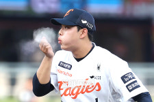 [포토S] 로진 부는 문동주