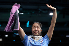 역전의 여왕 신유빈, 中 심장에서 기적 썼다! 한국 女탁구 최초 WTT 그랜드 스매시 4강 신화→주천희 반란 막고 세계 2위와 격돌