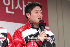 [공식발표] 두산에서 LG로 김강률 한국시리즈에서 부활하나, 이천 캠프 33인 명단 들었다…신인 박시원 박관우 포함